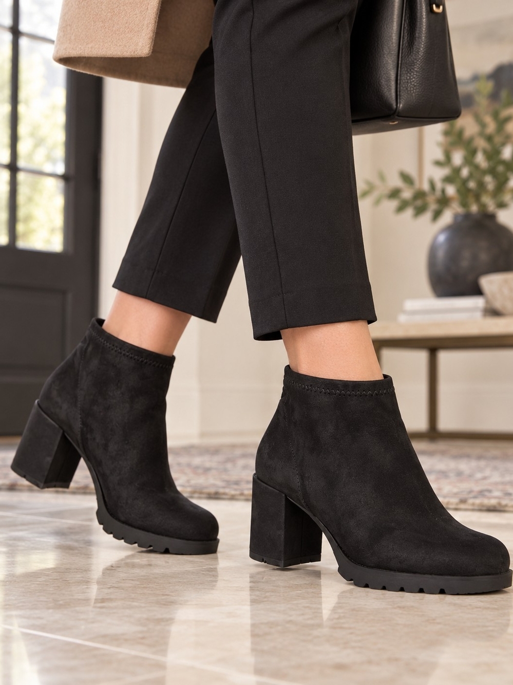 London Fog Thomy Black Faux Suede Block Heel Lug Sole Ankle Boots Sz 7